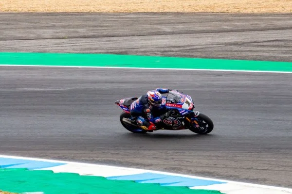 MotoGP葡萄牙站夸塔拉罗主场回勇与雅马哈引擎进展分析及波尔蒂芒赛道周末观察